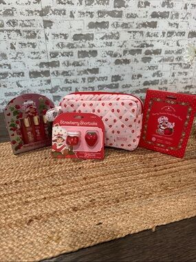 Strawberry Shortcake Pink Quilted Cosmetic Pouch & Lip Care Set NIB